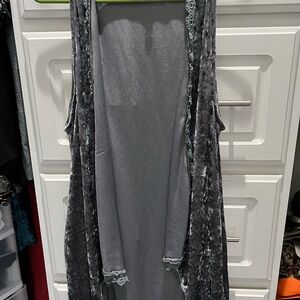 🦇Donating Soon🦇Elegant Gray Women's crushed velvet duster